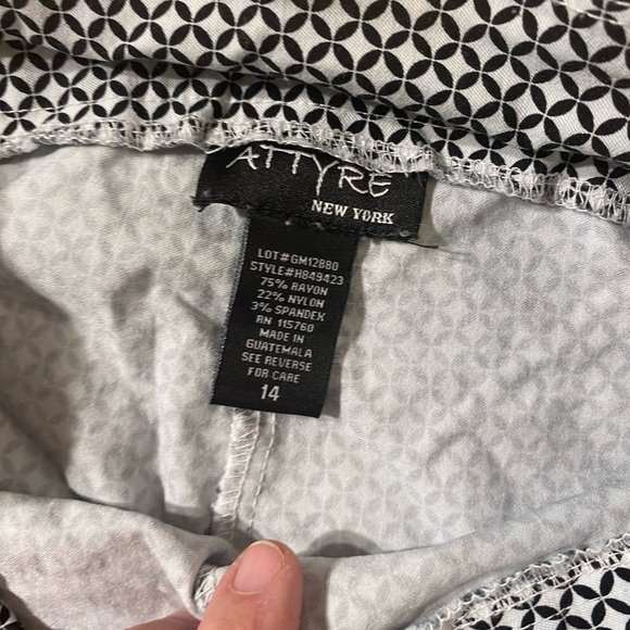 Attyre Black and White Geometric Ankle Pants 14 (NX) - Picture 8 of 13